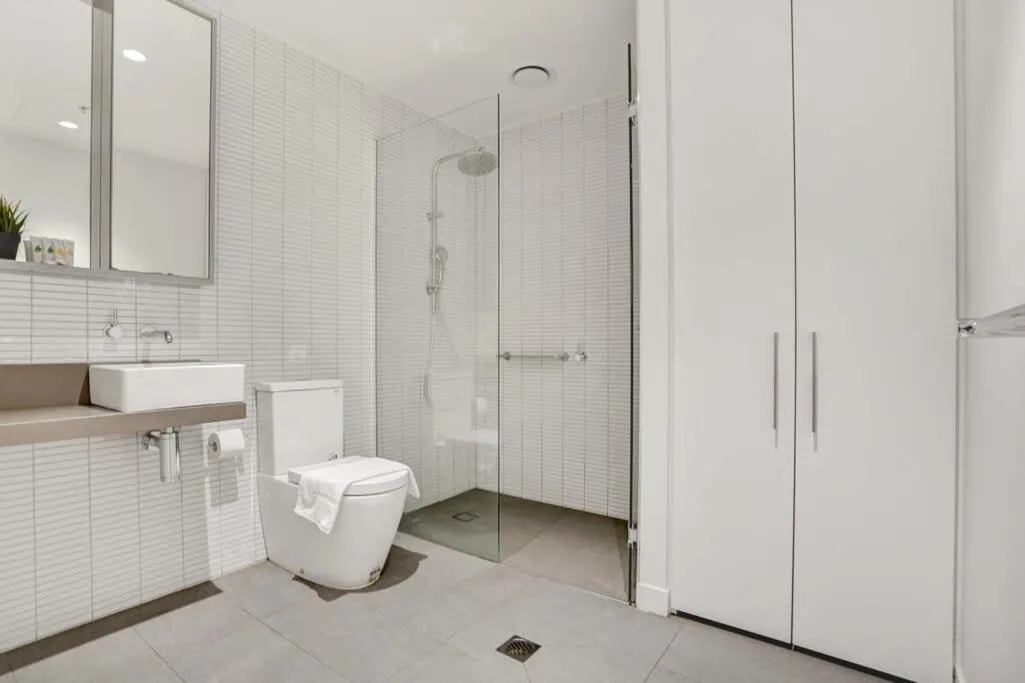 Central 15th floor Apt near Flagstaff & QV Market — 3
