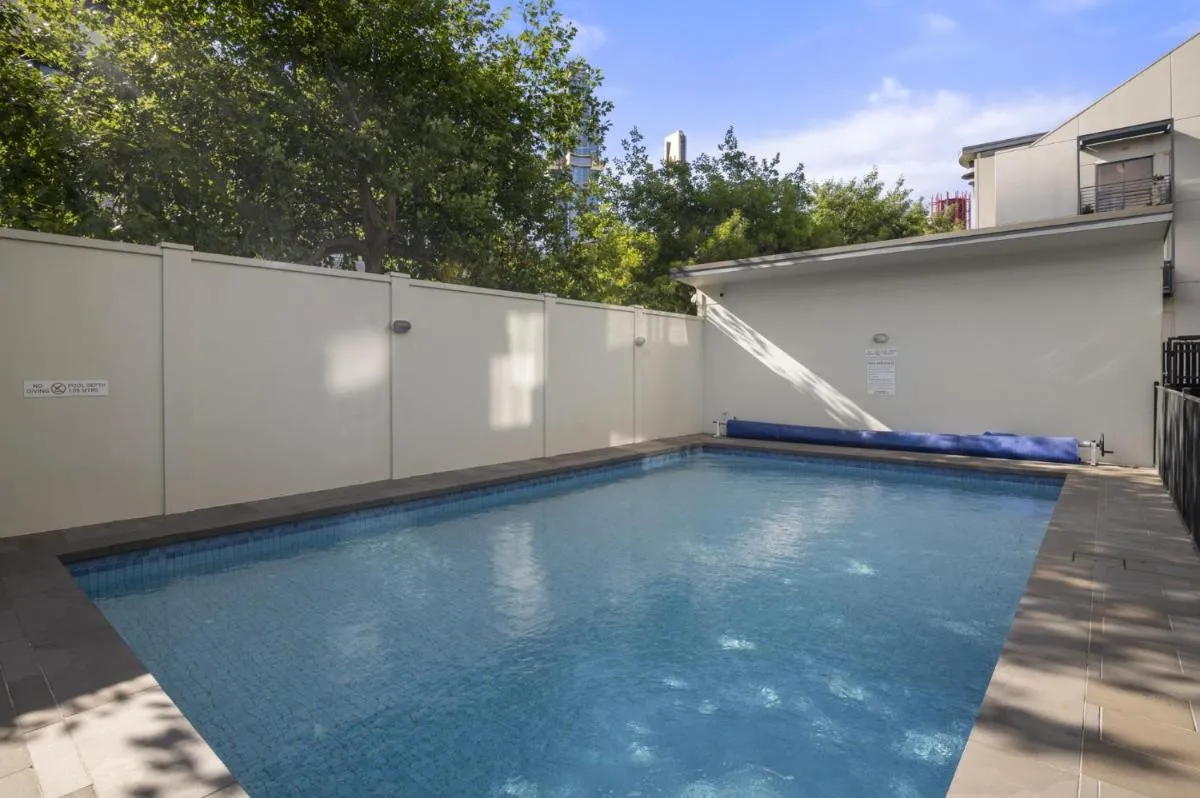 Central 2-Bed Pad with Tennis Court, Pool & Gym — 4