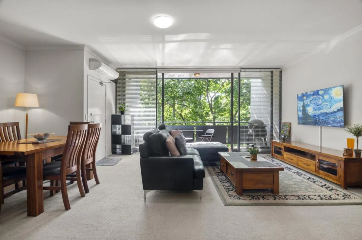 Central 2-Bed Pad with Tennis Court, Pool & Gym — 5
