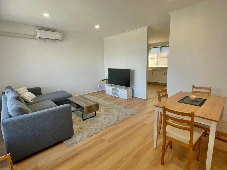 Central Apartment near Dandenong Hospital & Market — 3