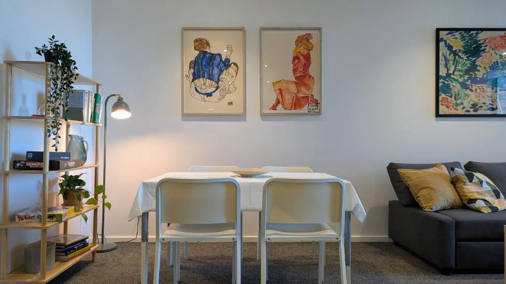 Central CBD apartment with free onsite parking