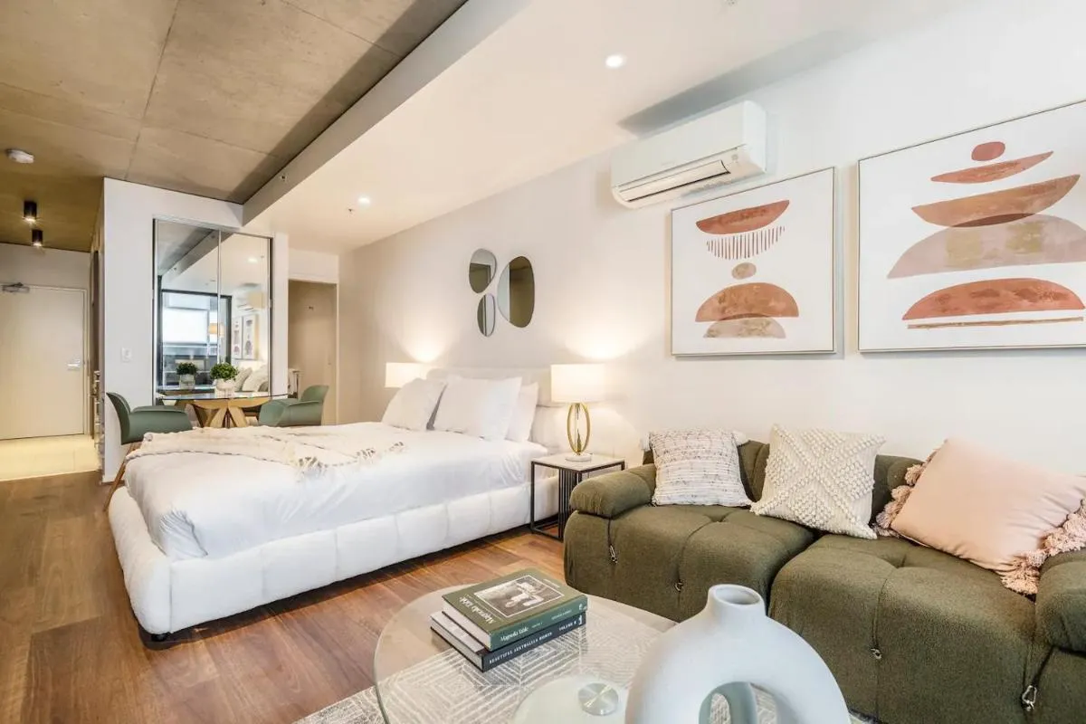 Central Charm Small Studio Retreat in Melbourne — 2