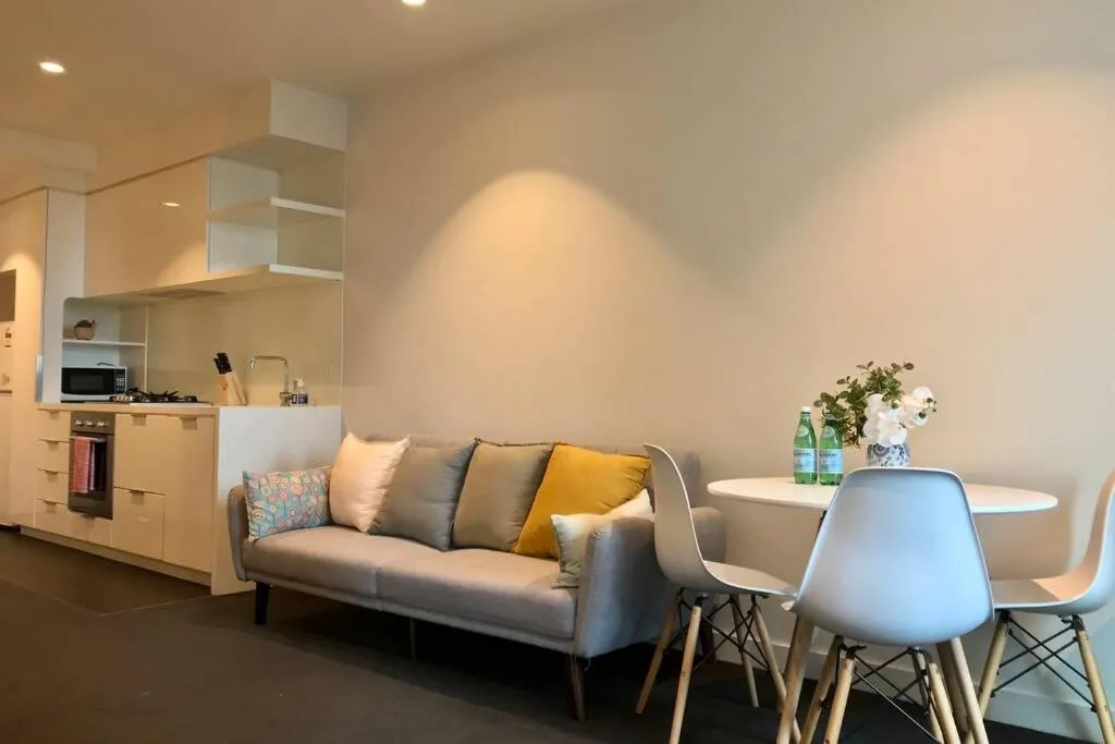 Central Haven – 2 min Melb Central – Iconic Views — 4