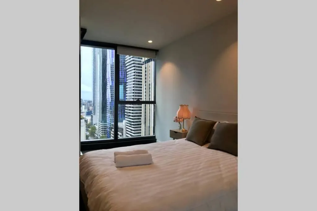 Central Haven – 2 min Melb Central – Iconic Views — 5