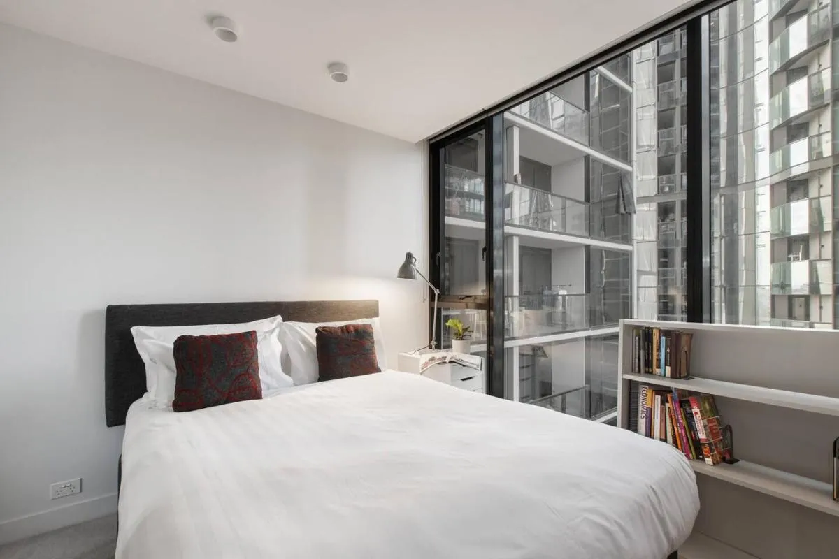 Central Sleek City Living close to Everything — 2