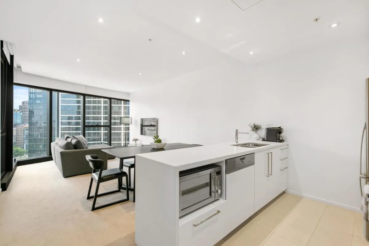 Central Southbank Apt w Stunning City Views & Pool — 5