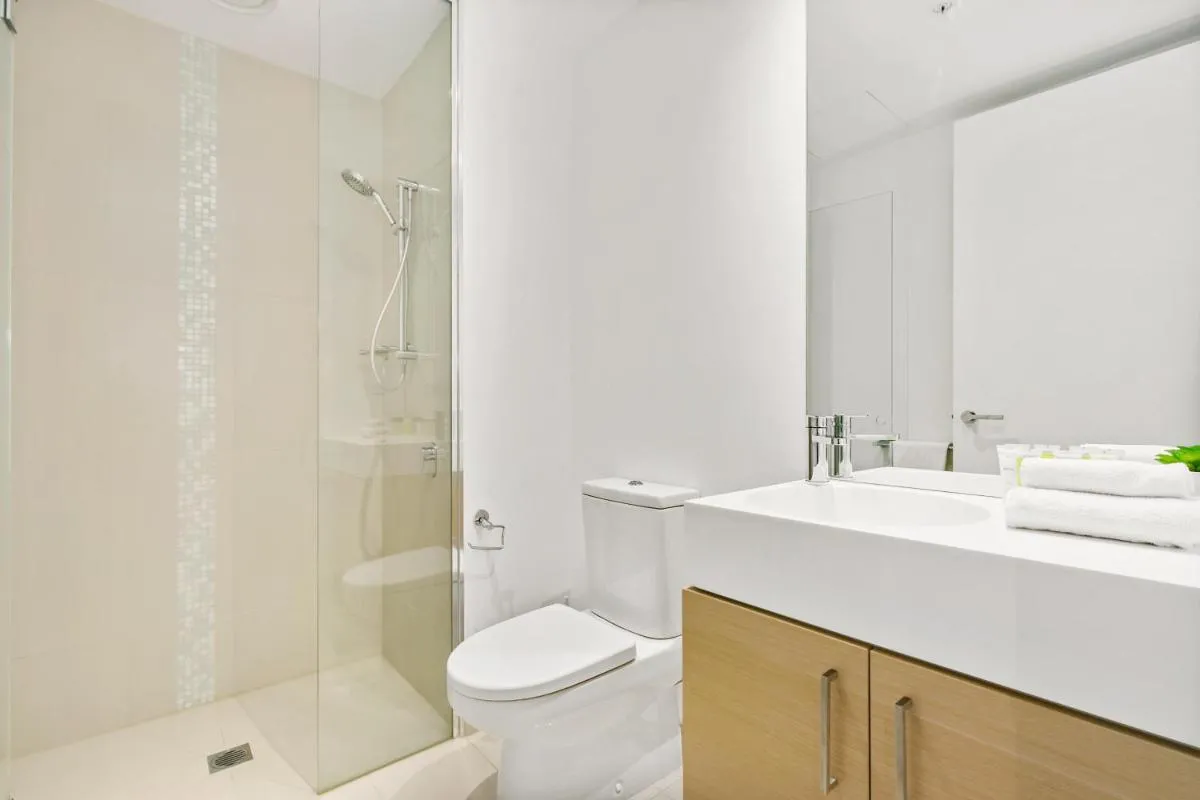 Central Southbank Apt w Stunning City Views & Pool — 3