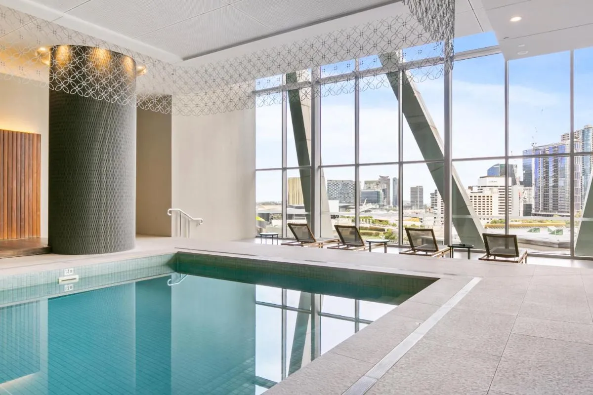 Central Southbank Apt w Stunning City Views & Pool — 4