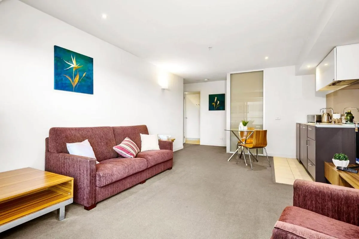 Charming 1 Bed Apartment on St Kilda Rd — 4