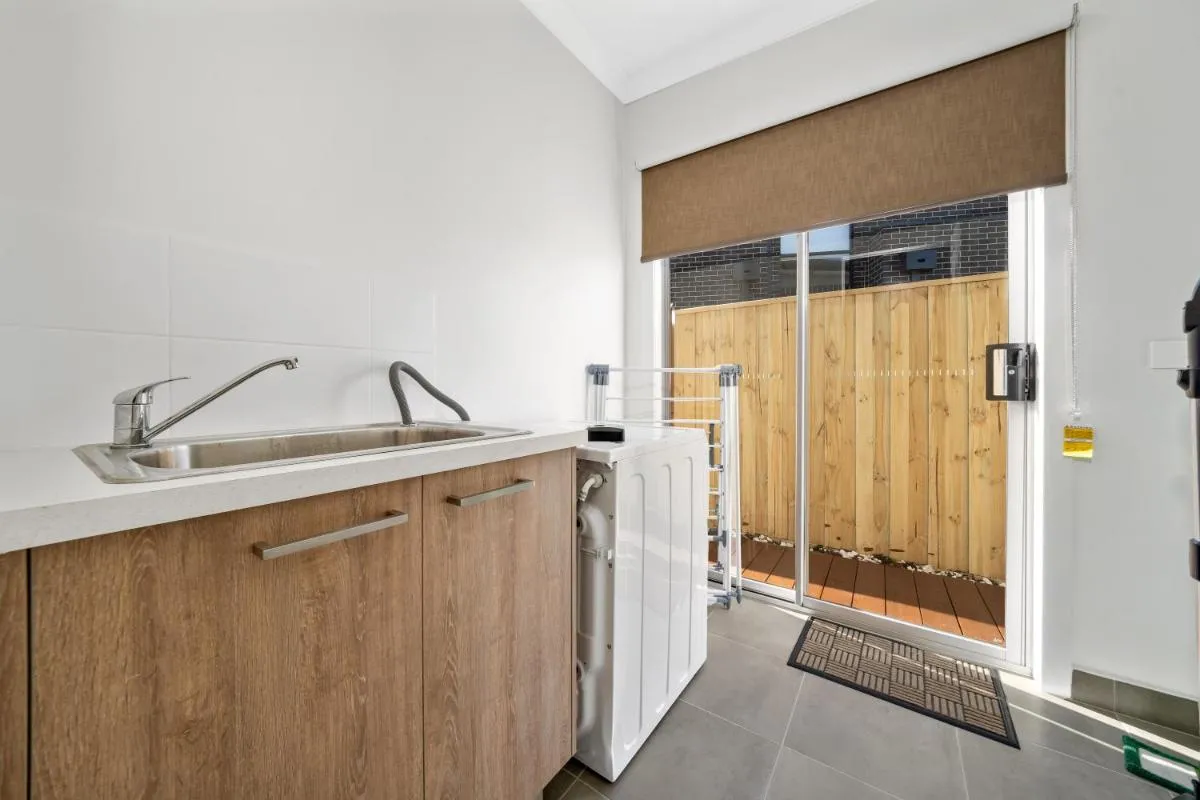 Charming Cozy Stylish Unique Retreat, Steps from Alira Village Mall, Park — 3