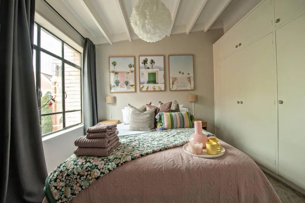 Charming Hideaway Apartment Near St Kilda — 2
