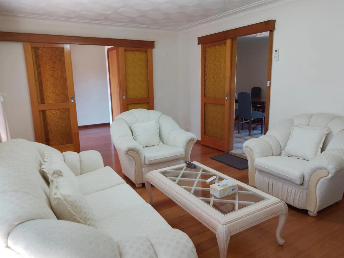 Charming Three-Bedroom Holiday Home Near Tourist Attractions — 3