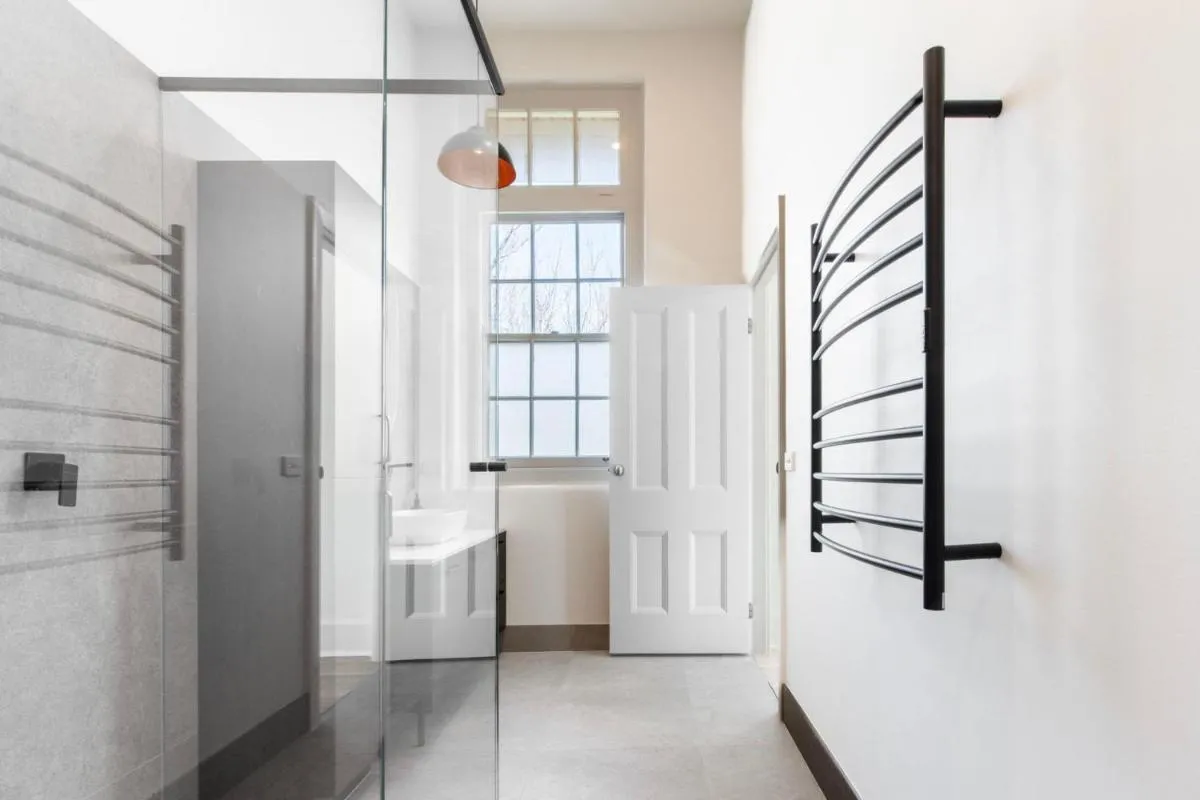 Chic 1BR Apartment in Peaceful Parkville — 3