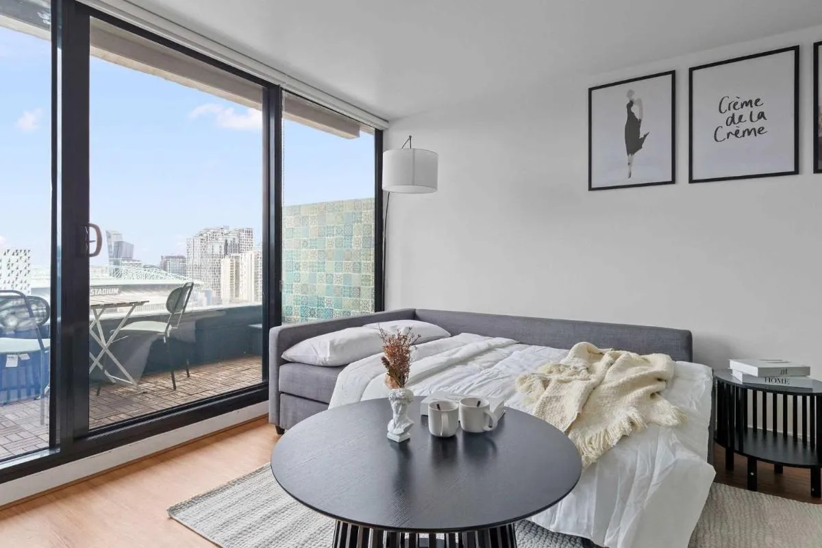 Chic Apartment by Southern Cross FREE Parking — 2