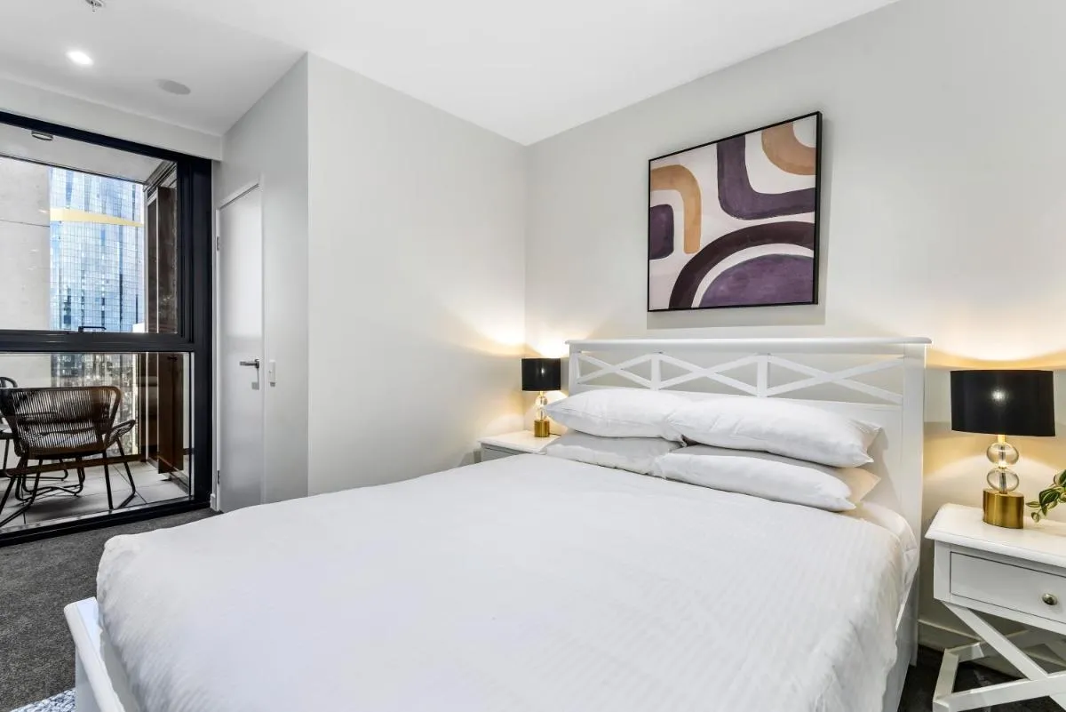 Chic Urban Escape Pool, Gym And City Charm — 2