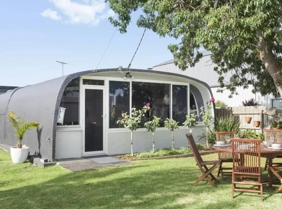 Chill at our Igloo cottage – 100m stroll to beach