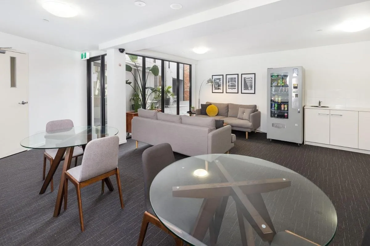 City Edge North Melbourne Apartment Hotel — 4