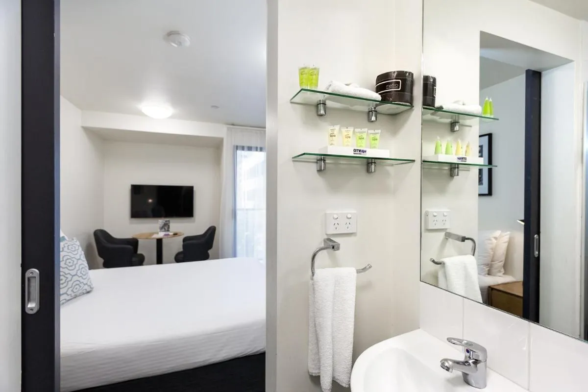 City Edge North Melbourne Apartment Hotel — 3
