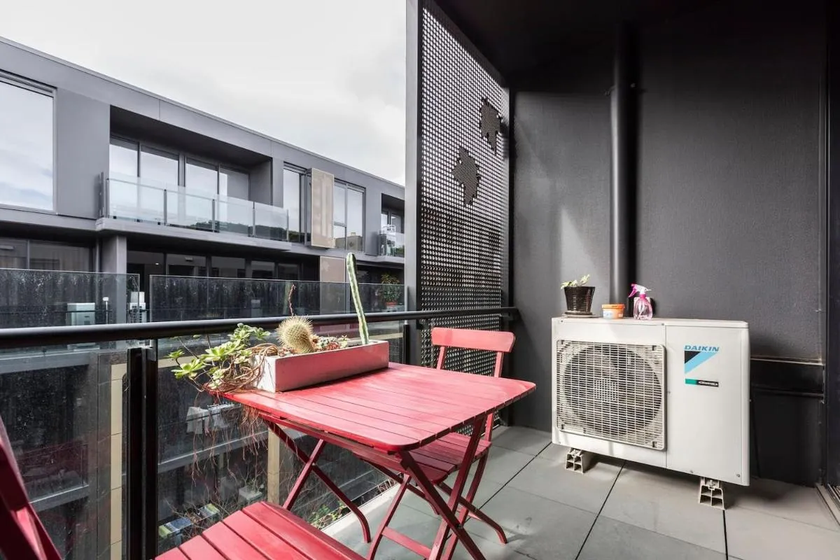 City-edge Living in Trendy North Melbourne — 4