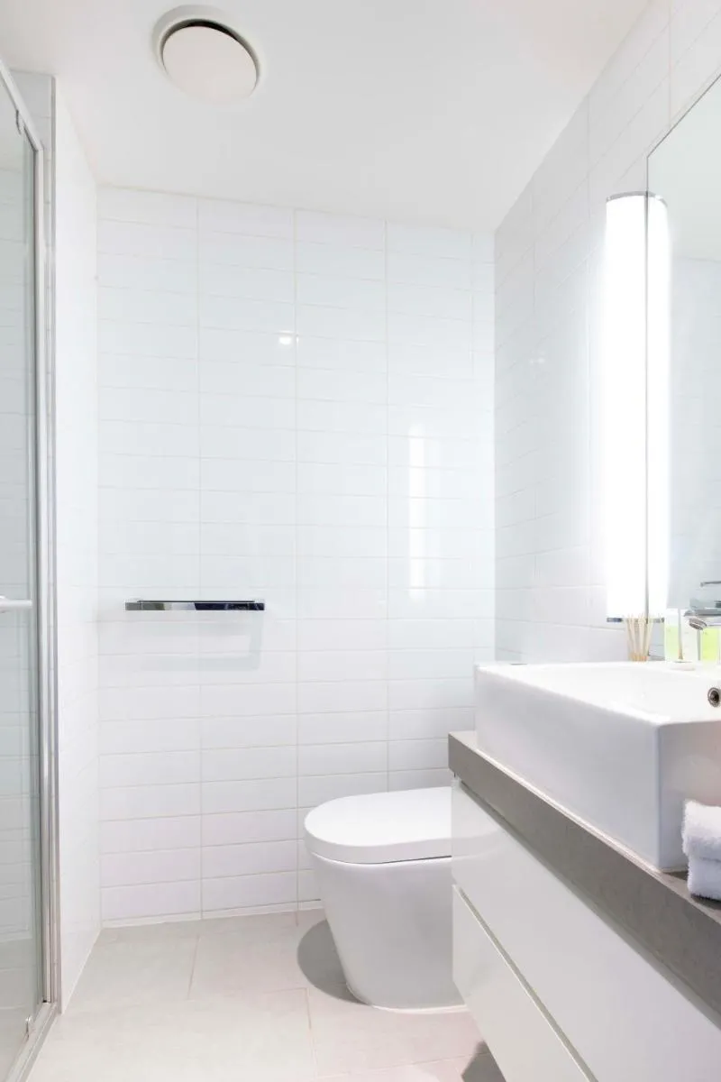 Clarendon St Chic 2 Bedroom Apartment w Parking — 4