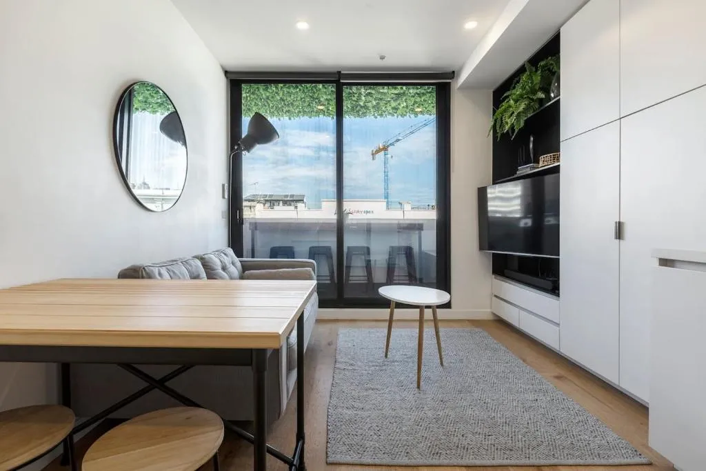 Collingwood Charm – Centrally Located with Balcony