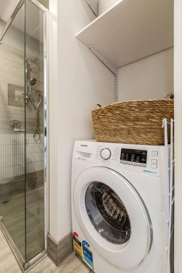 Collingwood Charm – Centrally Located with Balcony — 5