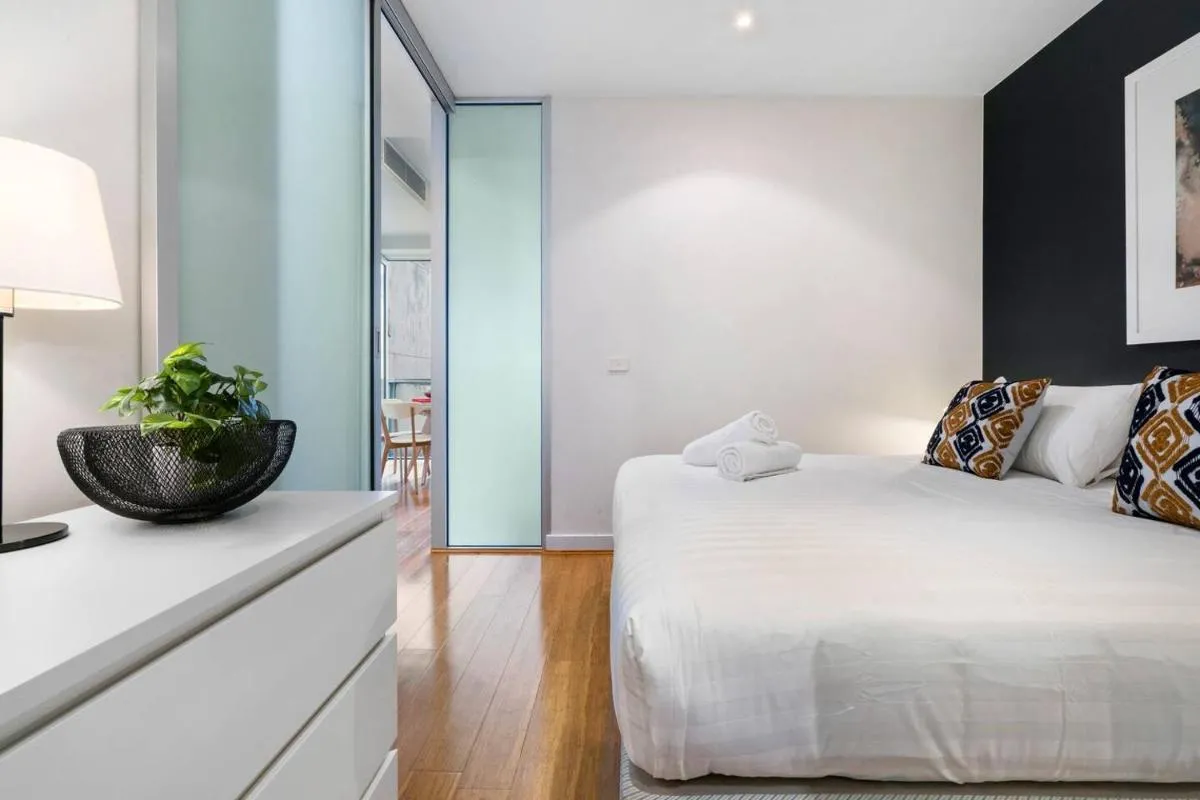 ‘Collins Central’ Sleek Light-filled Pad in the CBD — 2