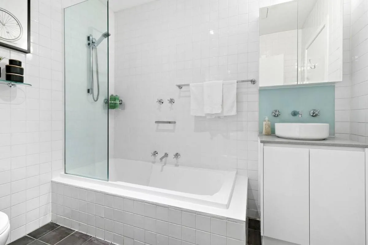 ‘Collins Central’ Sleek Light-filled Pad in the CBD — 3