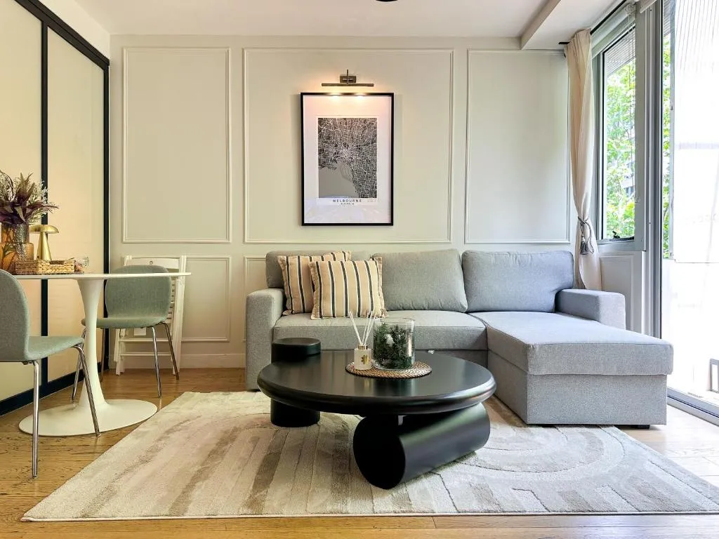 Collins Escape – 2 bedrooms with Collins St Balcony