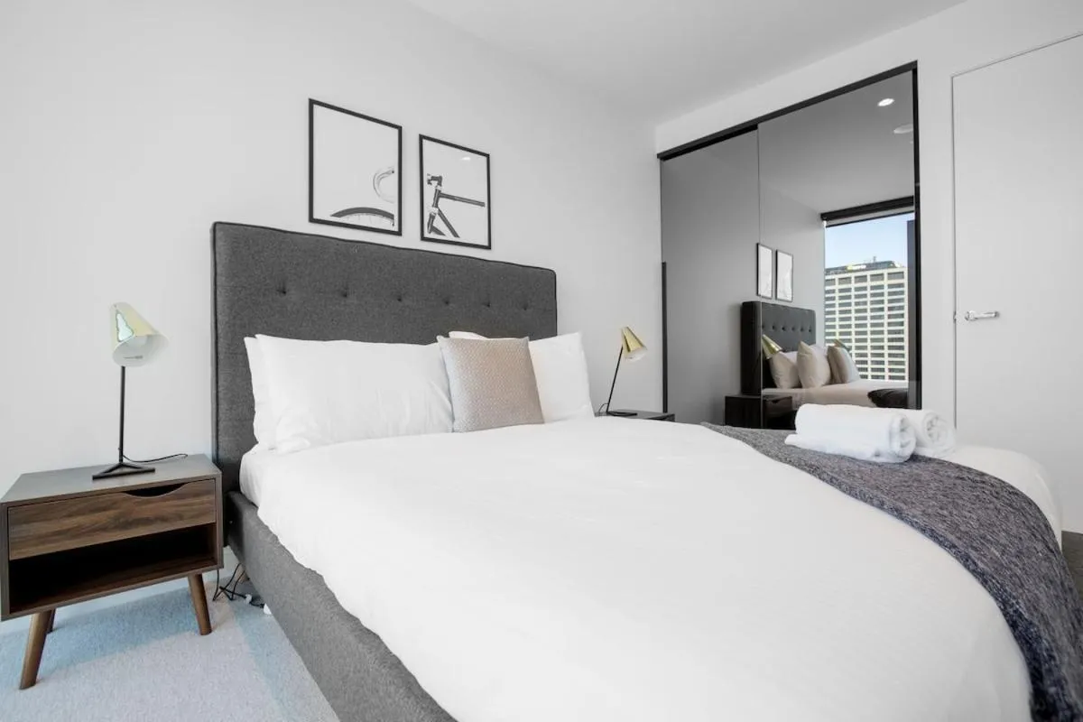 Collins House – 38th Floor CBD Luxury with Amazing View — 2