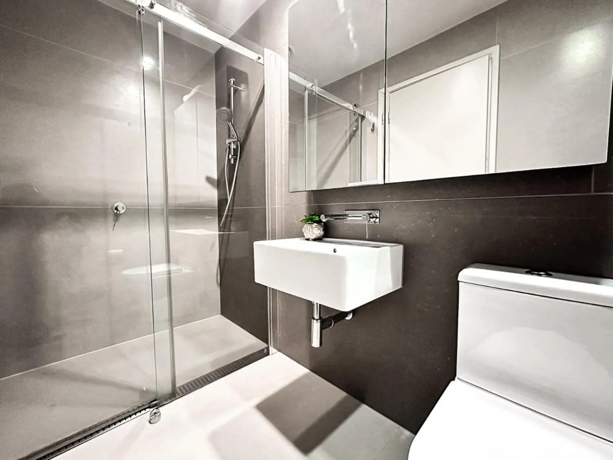 Collins Night View 1br Apt In Melbournegym — 3