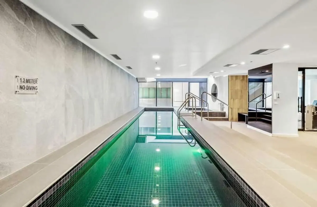 Collins Street Chic Your Stylish Getaway — 4