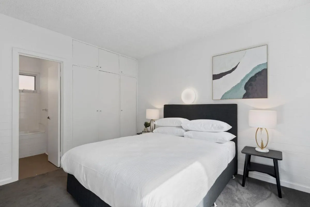Comfortable 1-Bed Unit with Private Courtyard — 3