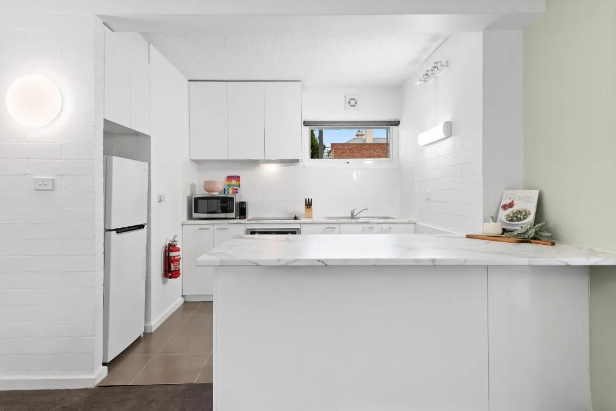 Comfortable 1-Bed Unit with Private Courtyard — 2