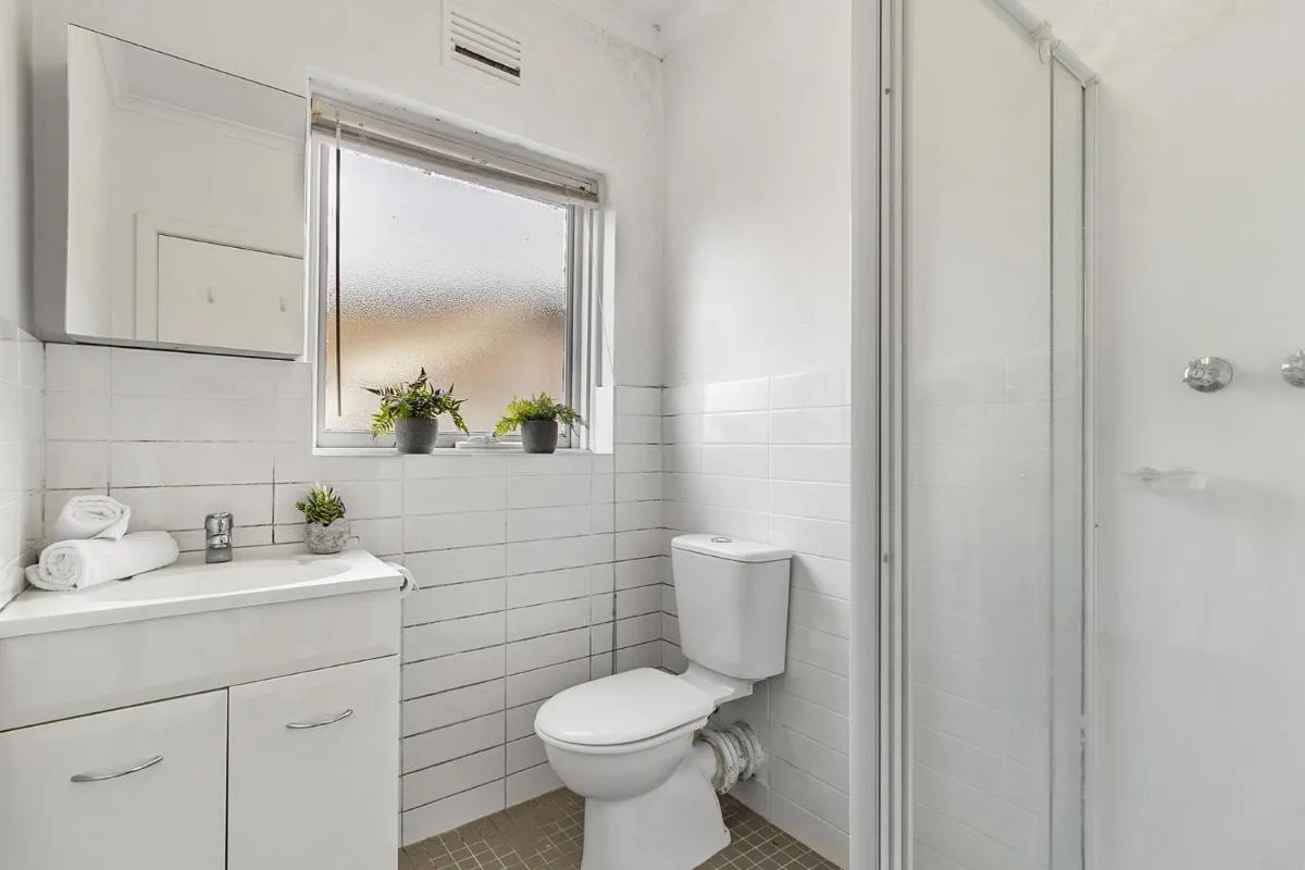Comfy One-Bedroom Unit Between City and Airport — 3