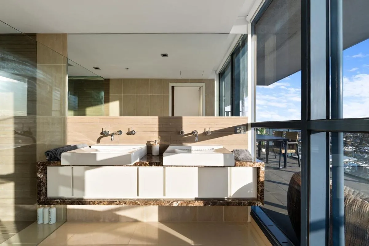 Complete Host Clarendon St Apartments — 3