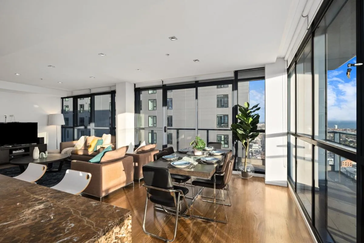 Complete Host Clarendon St Apartments — 5