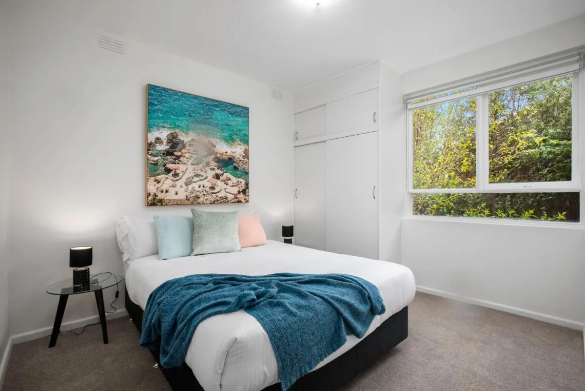 Complete Host Cromwell Rd Apartments — 2