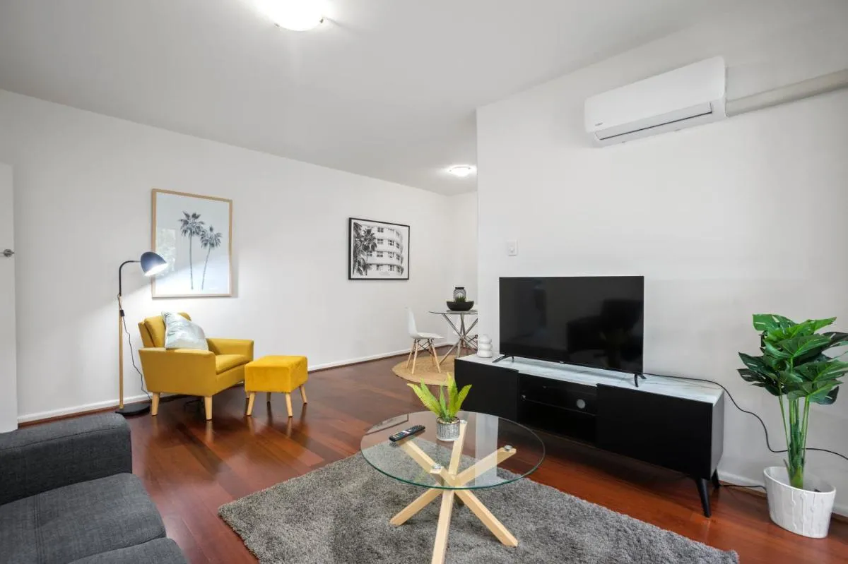Complete Host Cromwell Rd Apartments — 5