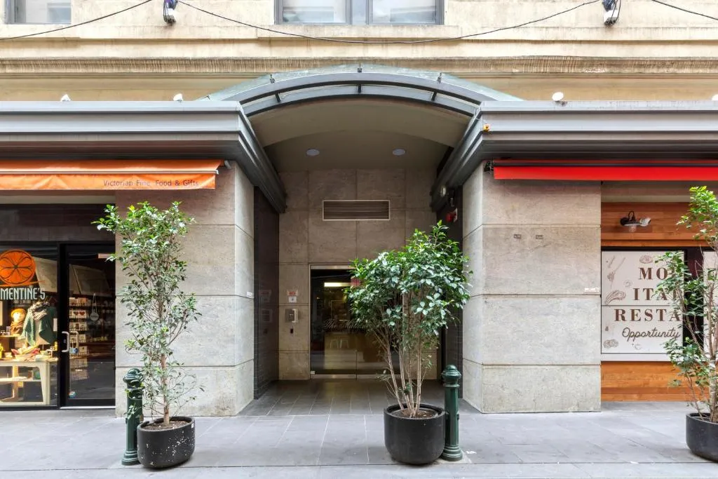 Complete Host Degraves St Apartments