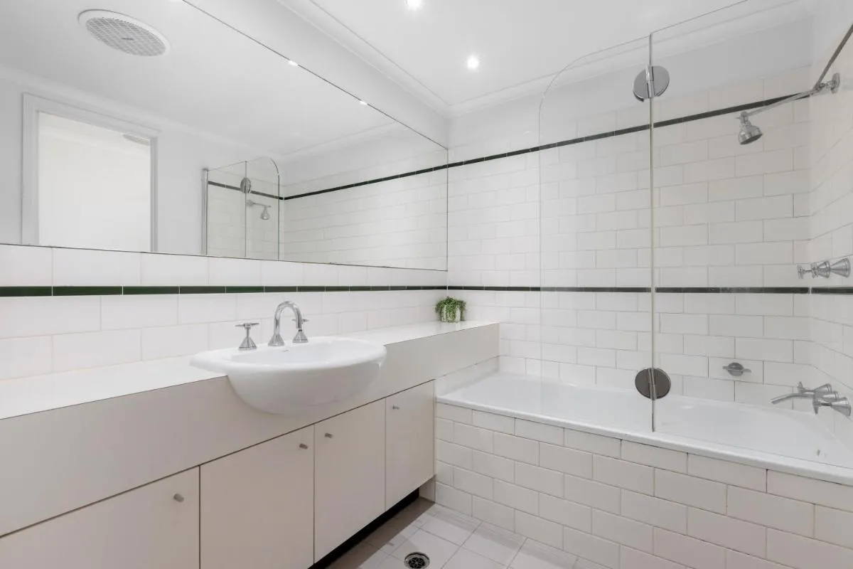 Complete Host Dodds St Apartments — 3