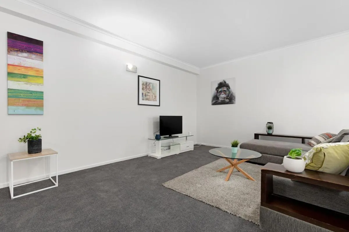 Complete Host Dodds St Apartments — 5
