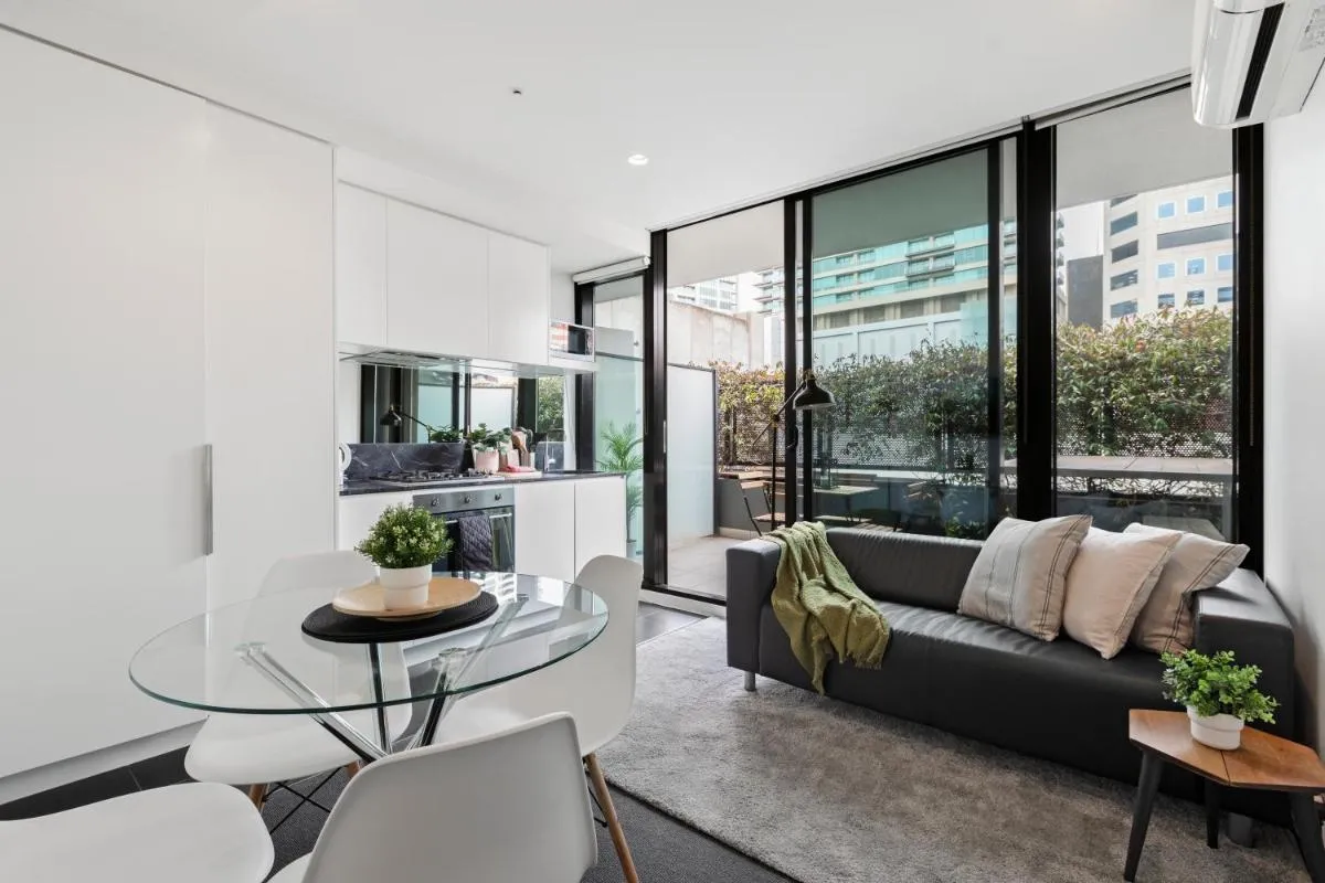 Complete Host Essence Apartments — 4
