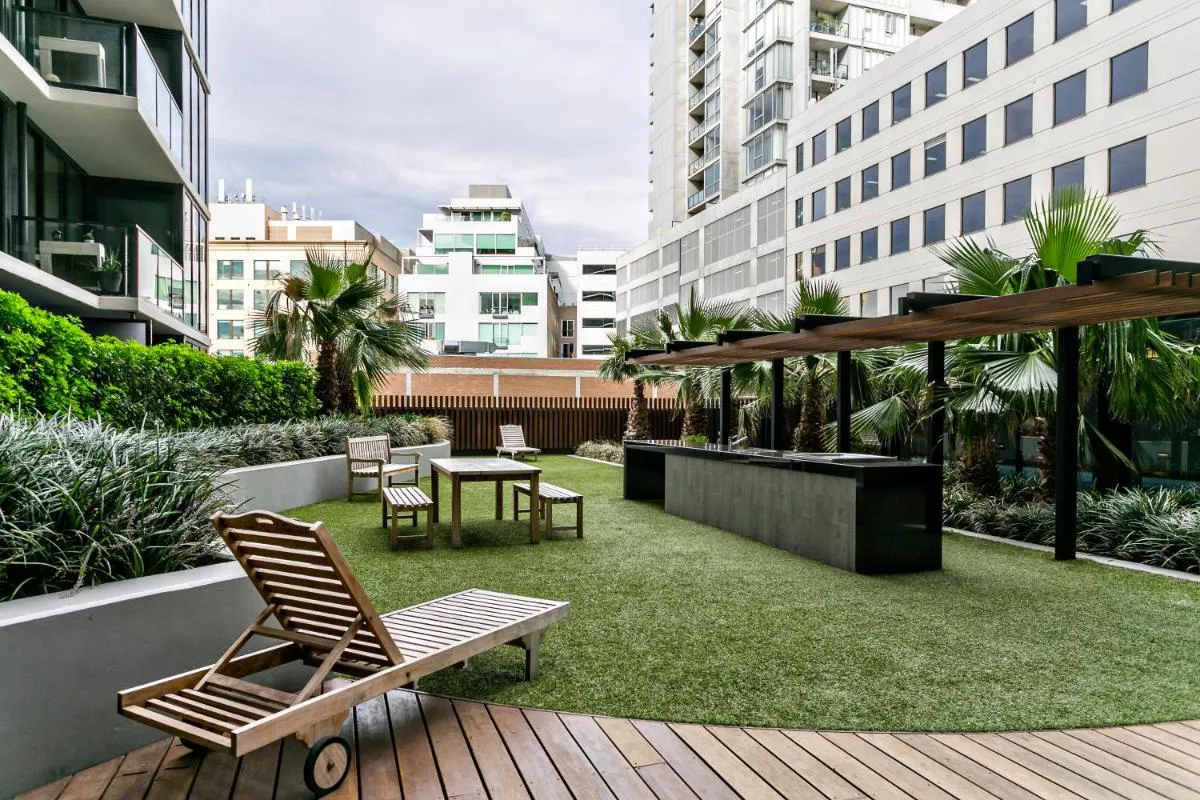 Complete Host Guilfoyle Apartments — 4