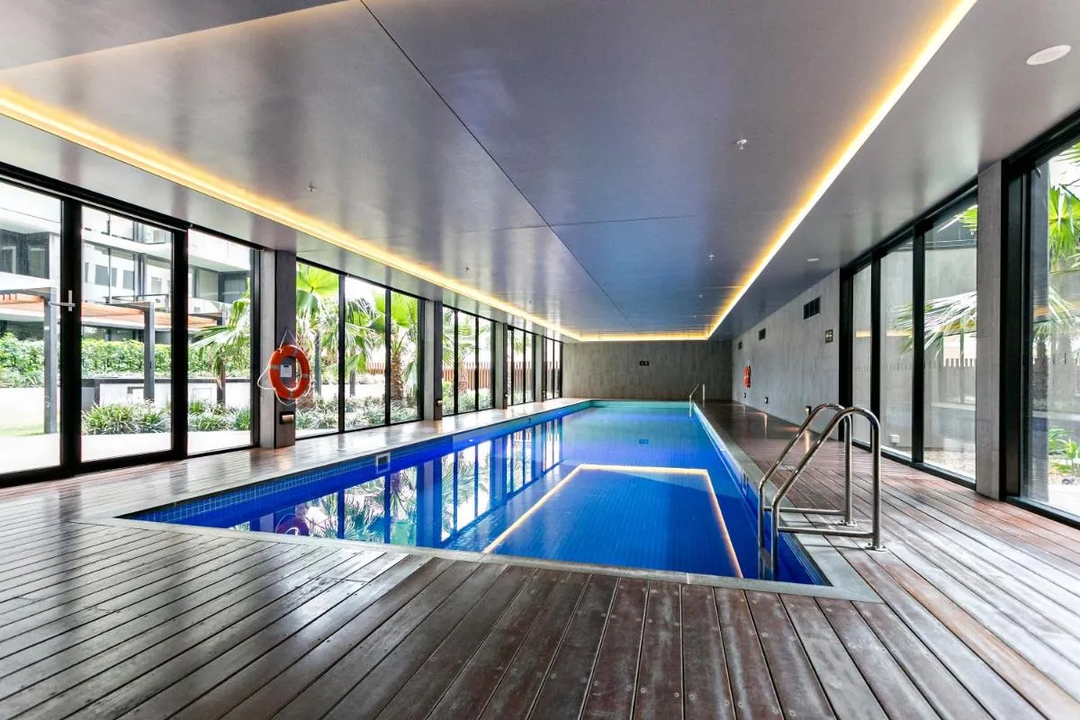 Complete Host Guilfoyle Apartments — 3