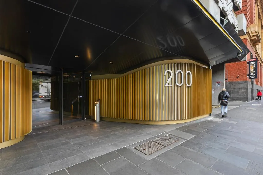 Complete Host NEO apartments