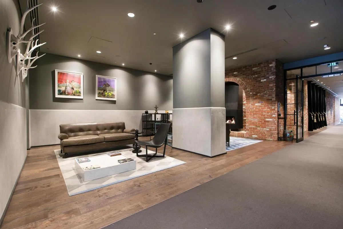Complete Host Wrap Apartments — 2