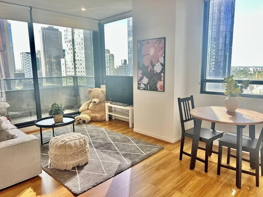 Contemporary 2-Bed Apartment in Melbourne CBD — 5