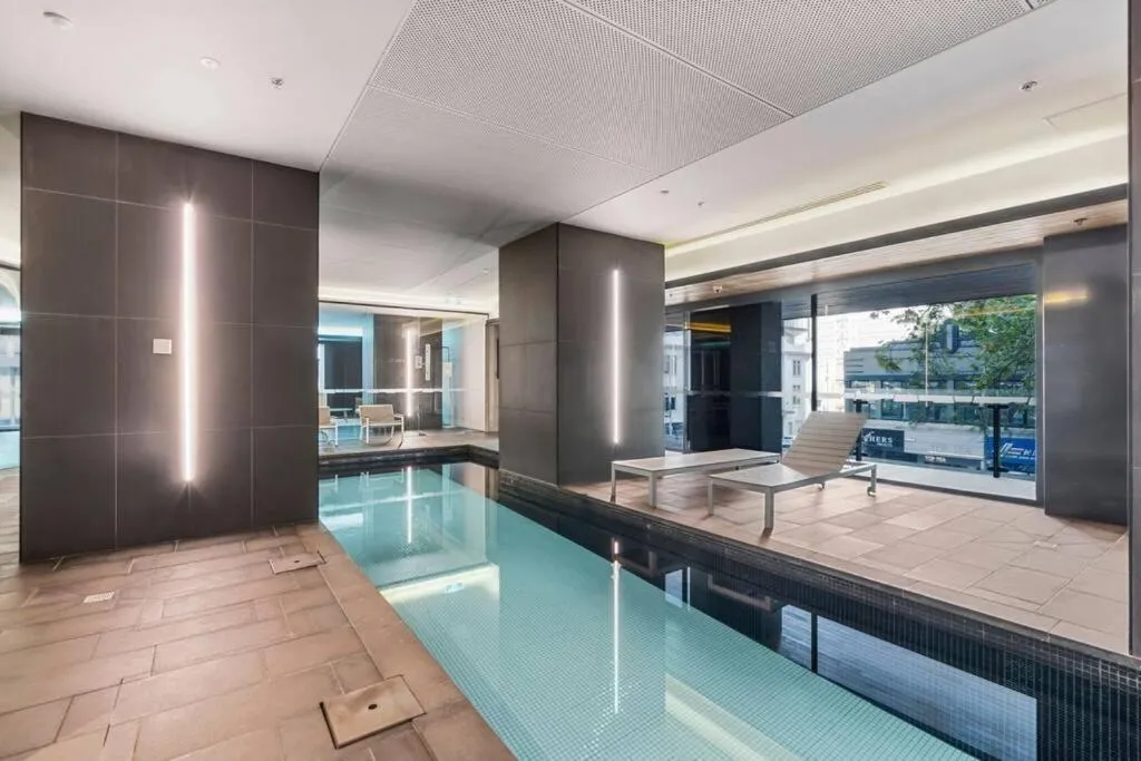 Contemporary 2-Bed Apartment in Melbourne CBD — 3
