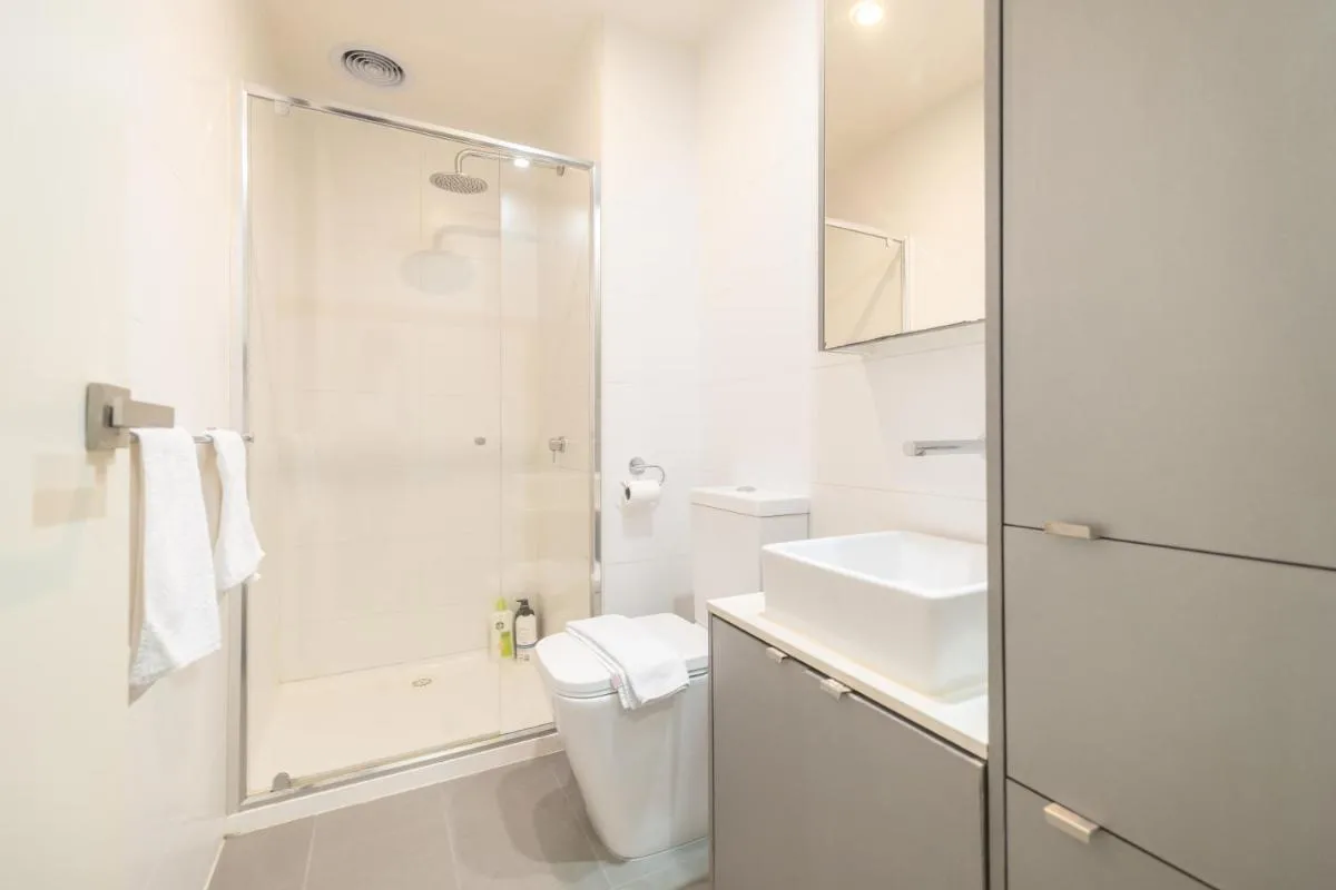 Convenience 2br1ba Apartment Mel Cbd With Study — 3